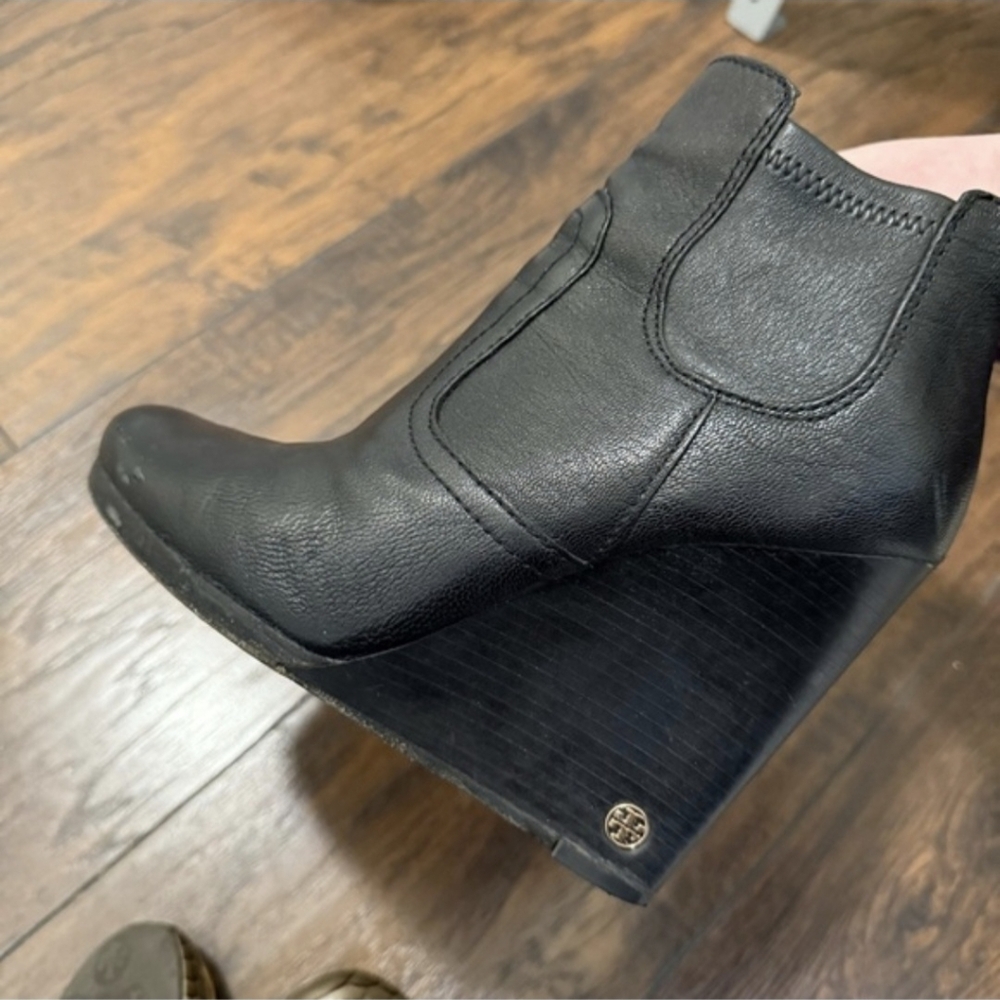 Tory Burch Chelsea Leather Wedge Boots Size 7.5 - Picture 2 of 6